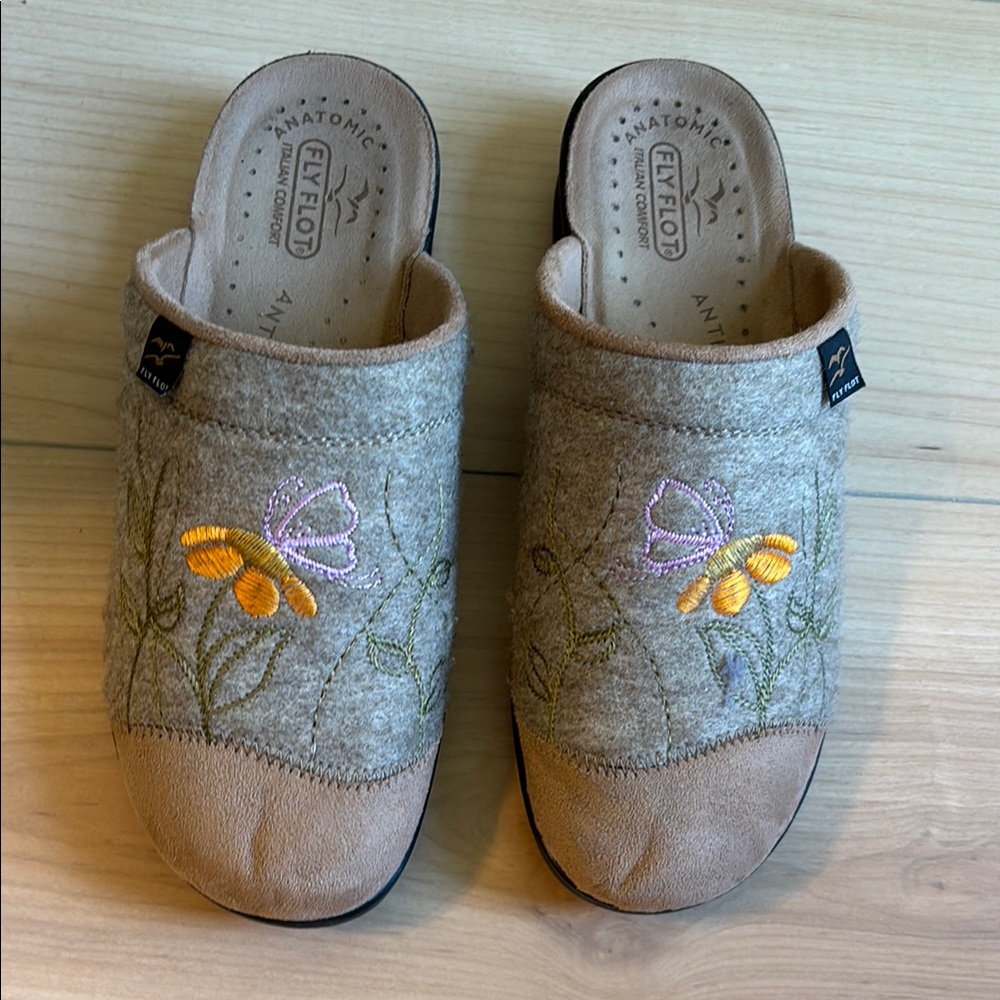 Fly Flot Clogs With Butterfly Embroidery. Size 40. Anti-Shock Slip On Shoe